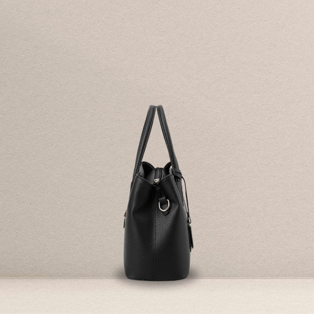 Bolsa de Mão Preta em Couro Autêntico – Minimalismo que Encanta